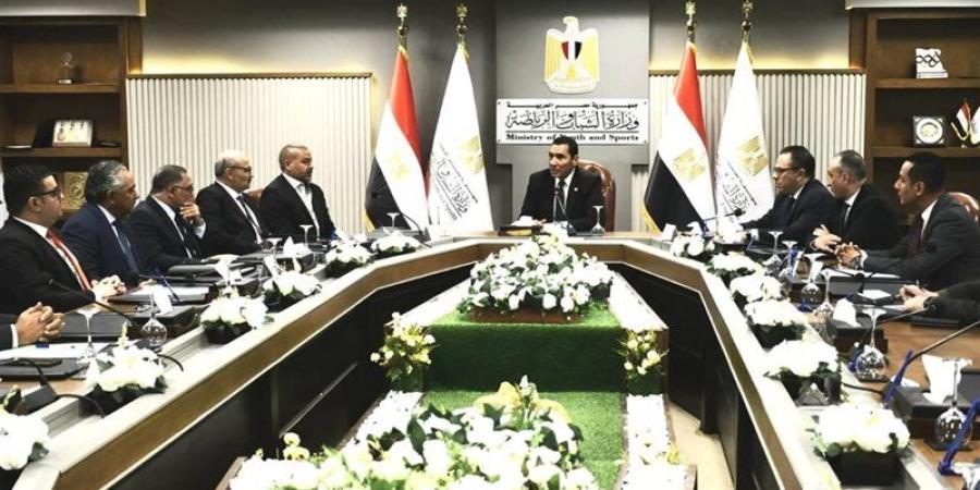 وزير الرياضة يشهد أولى خطوات دمج الأندية وتأسيس شركات كرة القدم - المدينة برس