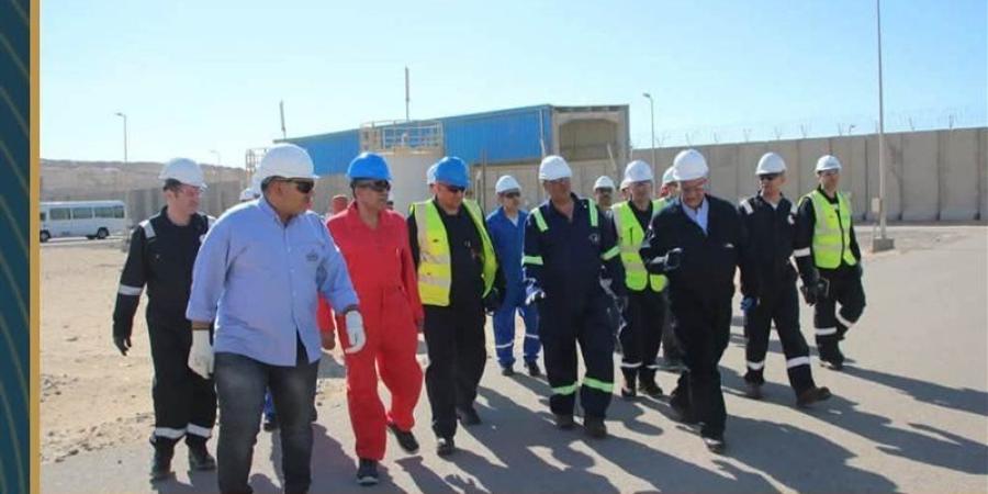 الرئيس التنفيذى لهيئة البترول يتفقد مستودعات الوقود برأس غارب ورأس شقير - المدينة برس