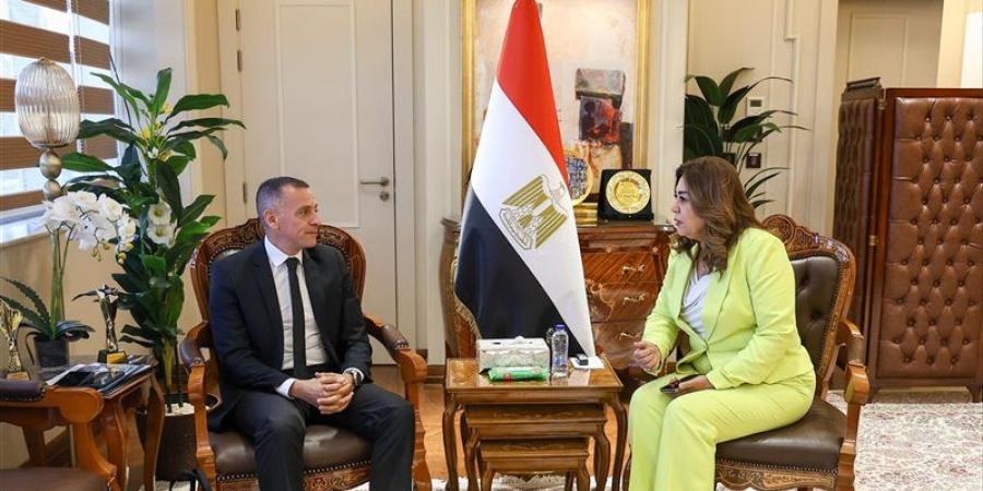 وزيرة التنمية المحلية والبيئة تتابع مع محافظ أسوان متطلبات رفع كفاءة منظومة النظافة - المدينة برس