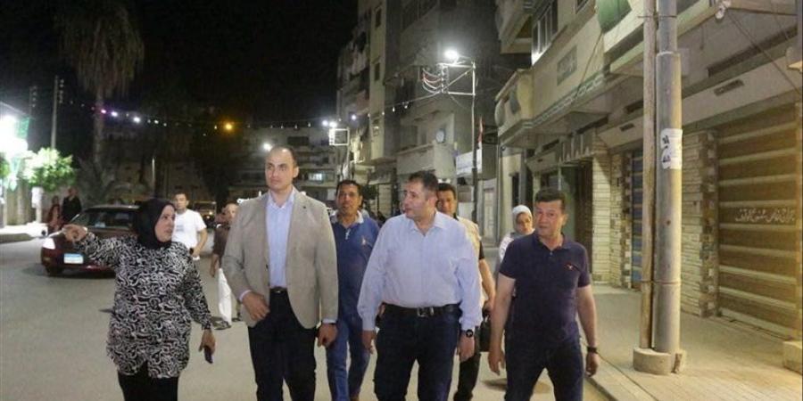 محافظ دمياط يجري جولة مفاجئة لتفقد منظومة النظافة بمدينة الزرقا (صور) - المدينة برس