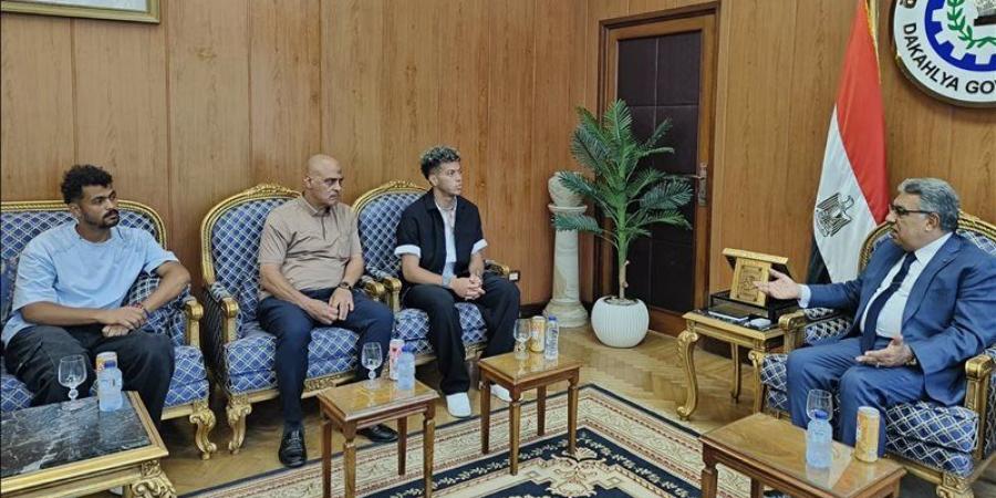 محافظ الدقهلية لـ إمام عاشور: أنت مشروع ناجح.. كمل بإصرار وتركيز - المدينة برس