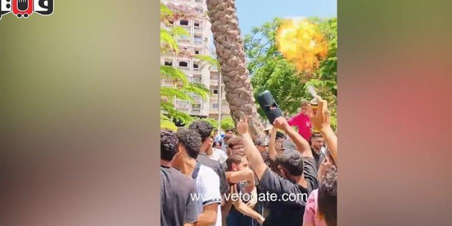 أغانٍ وأعلام وفوم، طلاب بورسعيد يحتفلون بانتهاء ماراثون الثانوية العامة (فيديو) - المدينة برس