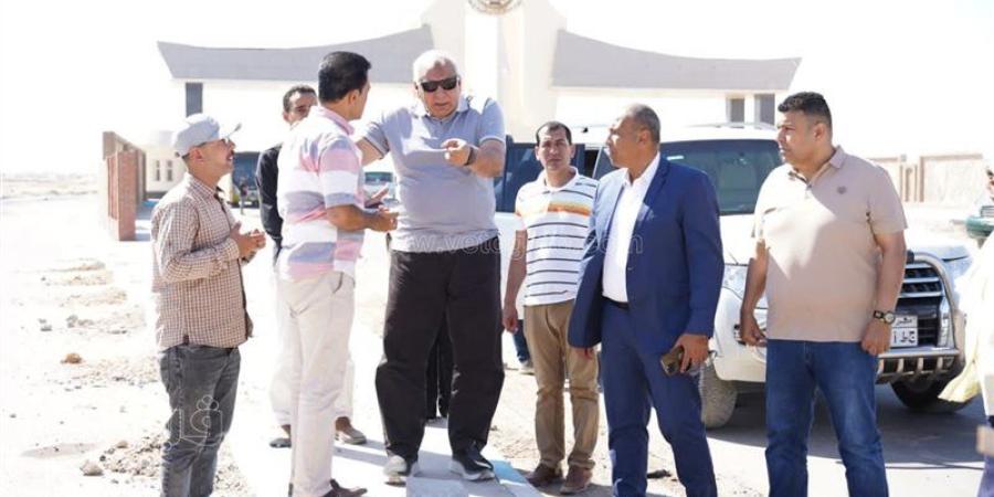 محافظ مطروح يتفقد الطريق الدولي ويوجه بالتشجير ورفع الكفاءة - المدينة برس