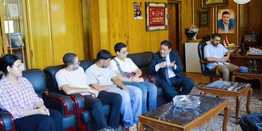 عميد طب بيطري القاهرة يلتقي طلاب البرنامج بالجامعة الأهلية ويستمع إلى مقترحاتهم (صور) - المدينة برس