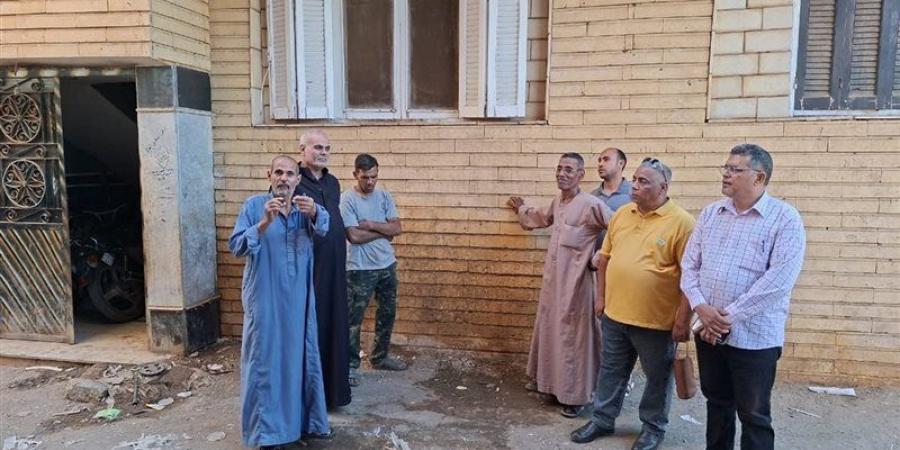 وعدونا 20 عاما فخذلونا، أهالي عرب أبو عيد بطوخ يستغيثون من تسرب مياه الصرف الصحي لجدران منازلهم (فيديو) - المدينة برس