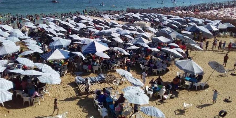 بعد انتهاء امتحانات الثانوية العامة، شواطئ الإسكندرية كاملة العدد - المدينة برس