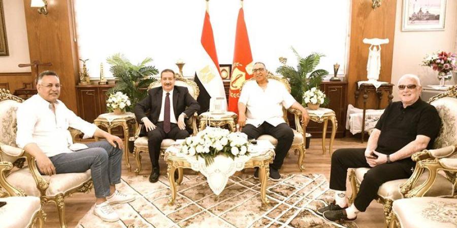 محافظ بورسعيد يلتقي نائبي رئيس النادي المصري لبحث دعم الفريق (صور) - المدينة برس