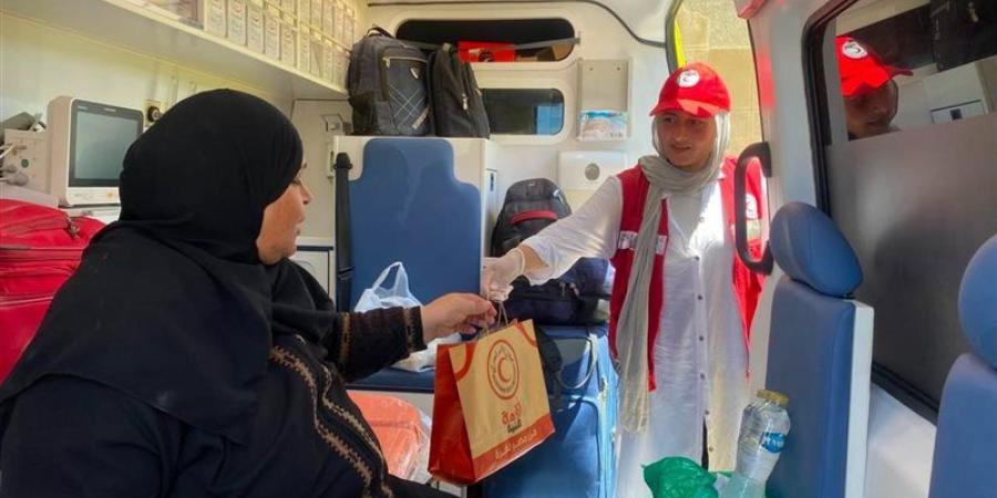 الهلال الأحمر المصري يساند المصابين الفلسطينيين من لحظة الوصول حتى التعافي - المدينة برس