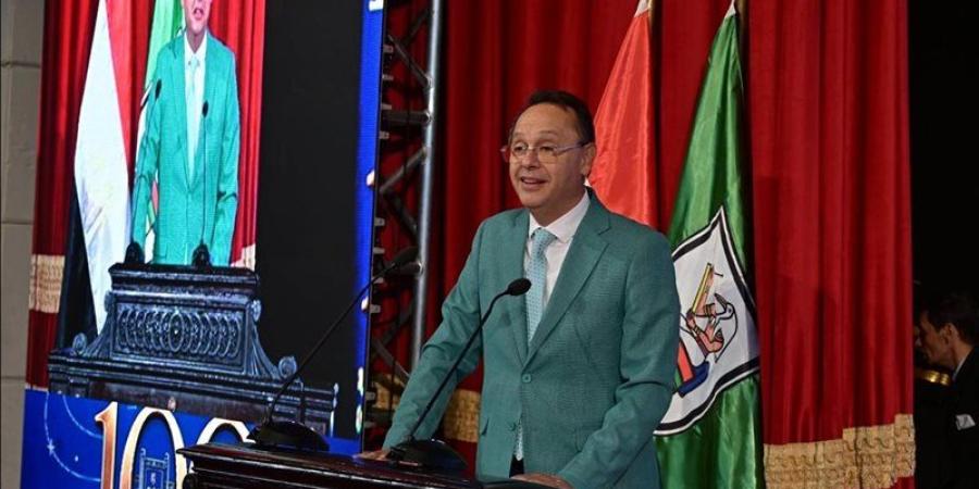 جامعة القاهرة تكرم أشرف منصور خلال احتفالية مرور 100 عام على تأسيس كلية العلوم - المدينة برس