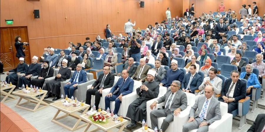 وزير الأوقاف ومحافظ الدقهلية يشهدان ندوة الصالون الثقافي حول دور الفكر الوسطي (صور) - المدينة برس