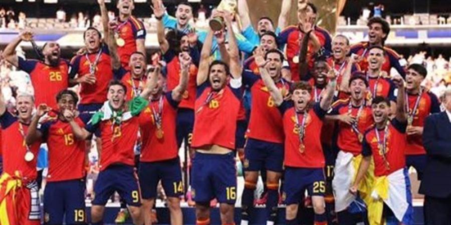 "بث مباشر" احتفال لاعبي منتخب إسبانيا بكأس العالم في أتوبيس مكشوف - المدينة برس