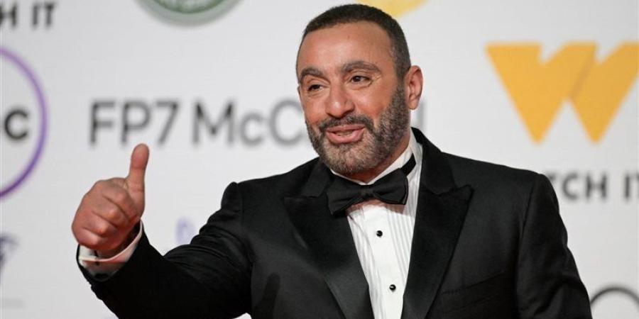 تصرف مفاجئ من أحمد السقا في العرض الخاص لفيلم خلي بالك من نفسك (فيديو) - المدينة برس