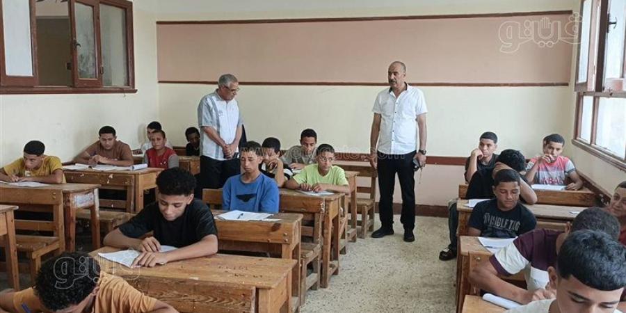 وكيل التعليم ببني سويف يتفقد لجان امتحانات الدور الثاني للنقل بمدارس إهناسيا - المدينة برس