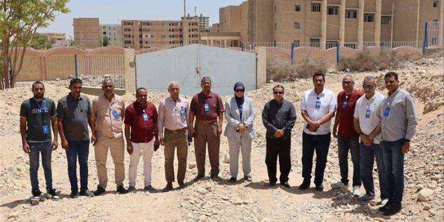 رئيس جامعة قنا يناقش إنشاء محور الجامعة الأهلية ويتفقد مسار المشروع ميدانيا (صور) - المدينة برس