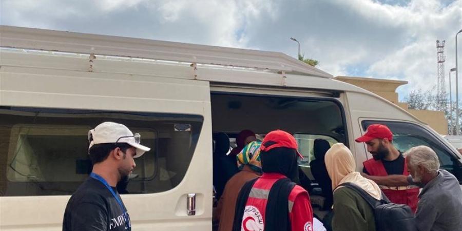 الهلال الأحمر يستقبل الدفعة الـ65 من الجرحى الفلسطينيين لتلقي العلاج في مصر - المدينة برس