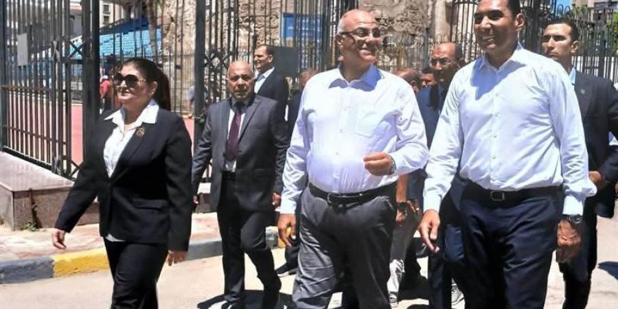 وزير الشباب ومحافظ الإسكندرية يشهدان إطلاق شعلة اليوم الرياضي العربي - المدينة برس