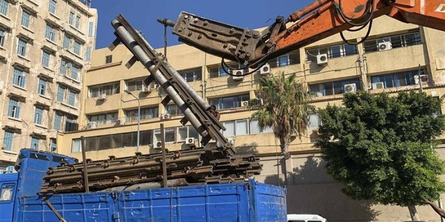 وداعًا ترام الرمل.. الحفارات تقتلع 100 عام من ذاكرة الإسكندرية - المدينة برس