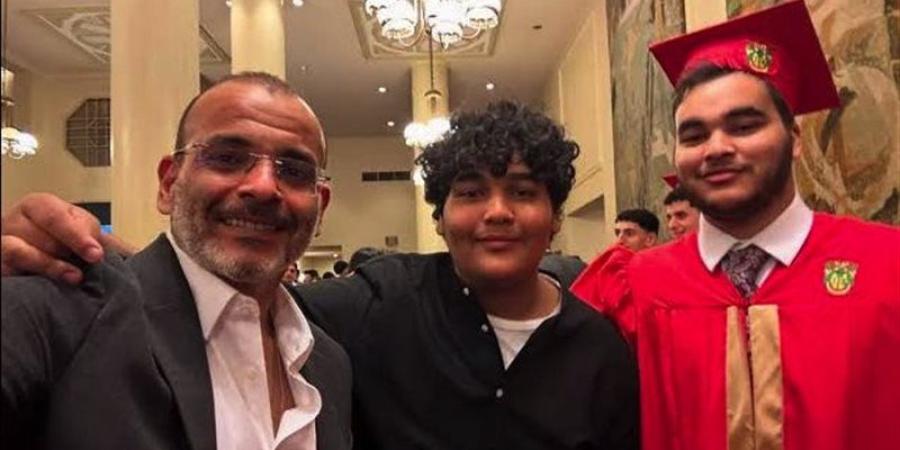 أيمن بهجت قمر يحتفل بانطلاقة نجله أدهم في التلحين عبر ألبوم عمرو دياب الجديد - المدينة برس
