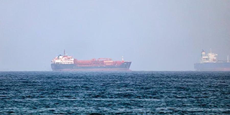 من هرمز إلى البحر الأحمر.. الحوثيون يوسعون الضغوط على الخليج.. شركات الشحن تغير مساراتها.. والمخاطر تهدد تجارة النفط والطاقة العالمية - المدينة برس