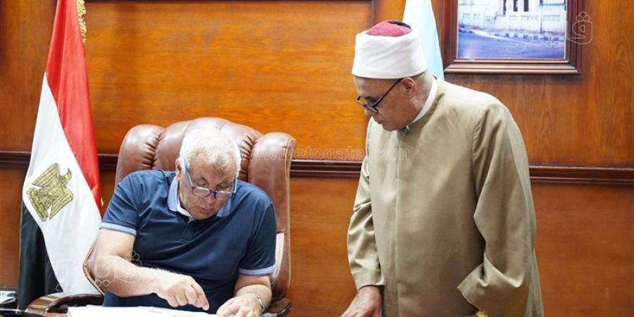 محافظ مطروح يهنئ أوائل الثانوية الأزهرية ويعلن عن احتفالية لتكريم أوائل الشهادات - المدينة برس