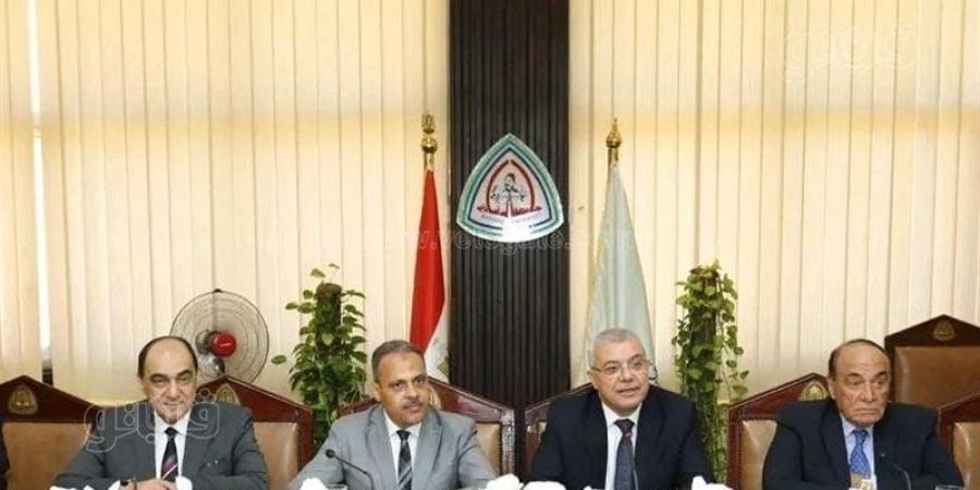 إعفاءات لذوي الإعاقة وتوفير أتوبيسين لخدمة الطلبة، أبرز قرارات مجلس جامعة الزقازيق - المدينة برس