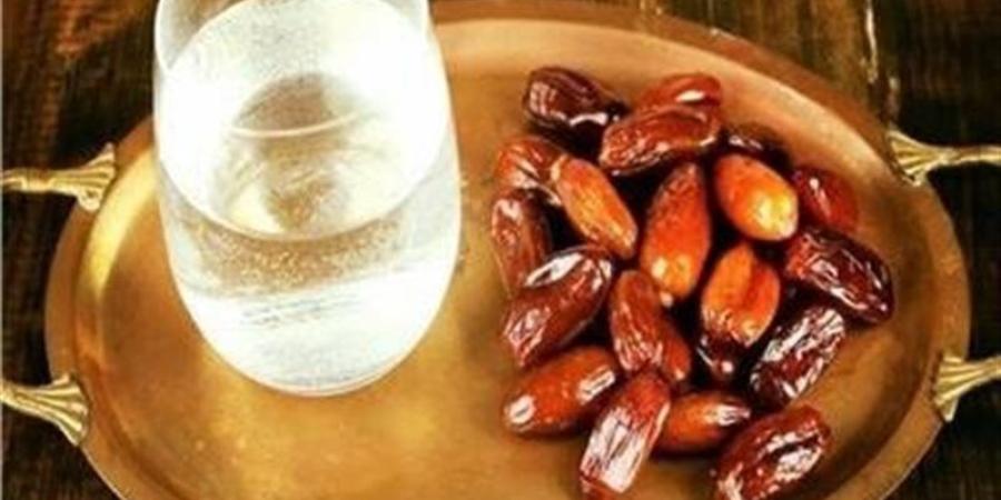هل يجوز للصائم الإفطار قبل انتهاء أذان المغرب؟ أمين الفتوى يجيب (فيديو) - المدينة برس