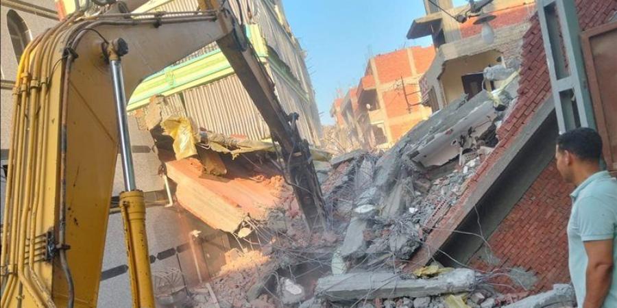البدء في إزالة العقار المنهار في جصفا، ومحافظ الدقهلية يوجه بتشكيل لجنة هندسية لفحص أسباب الواقعة - المدينة برس