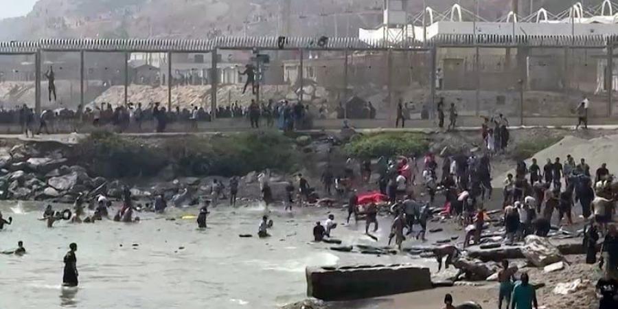 أمني: 40 ألف شخص اقتحموا سبتة - بوابة المدينة برس