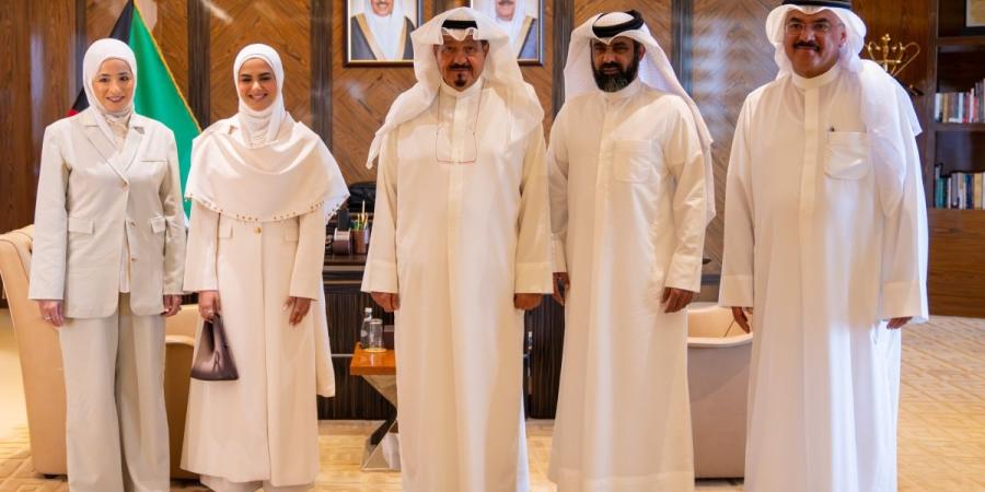 سمو رئيس مجلس الوزراء يستقبل وزير التربية والطالبات أوائل الثانوية العامة 2025 - 2026 - بوابة المدينة برس