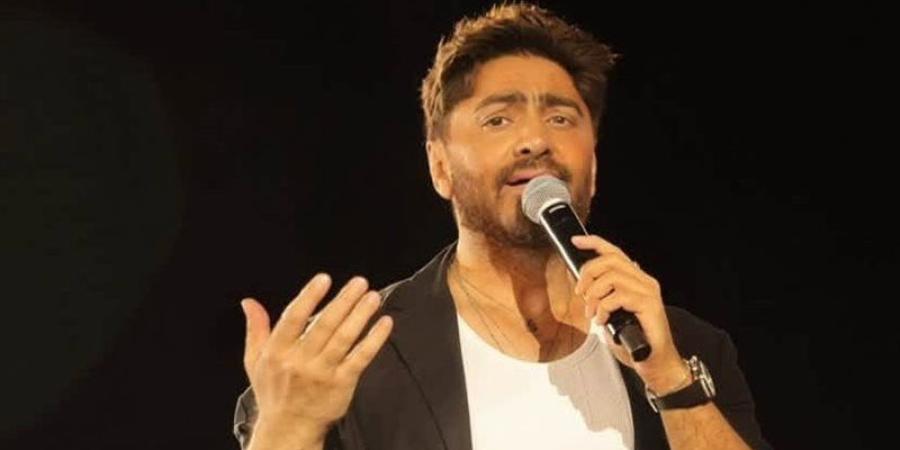 وفاة والد تامر حسني تؤجل حفليه في جرش والعلمين الجديدة - المدينة برس
