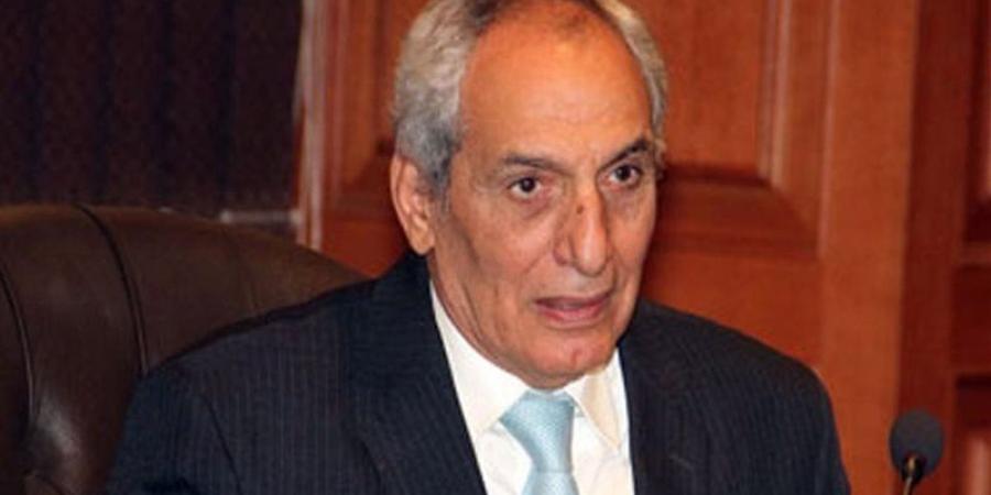 شوقي غريب ومصطفى يونس وطارق قنديل في جنازة يوسف الدهشوري حرب - المدينة برس
