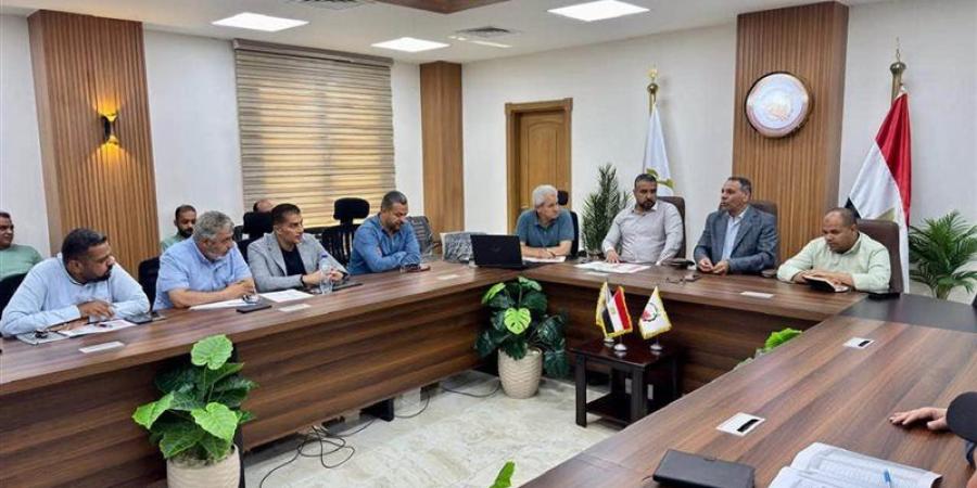 نائب رئيس هيئة المجتمعات العمرانية يتابع مشروعات الإسكان بالعبور الجديدة - المدينة برس