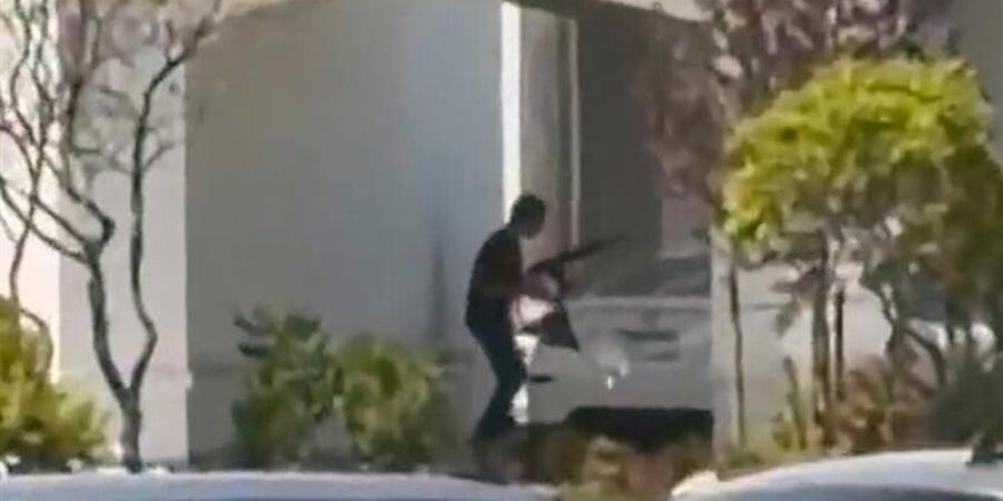 قتلى وجرحى في هجوم مسلح على مطعم أمريكي للوجبات السريعة (فيديو) - المدينة برس