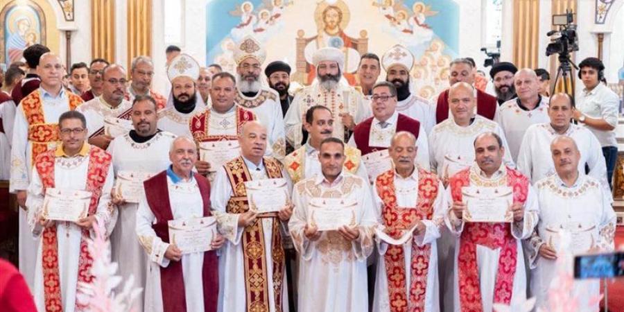 الأنبا مينا يترأس قداس عيد تكريس كنيسة الشهيد أبي سيفين ويرسم 532 شماسًا بالإسكندرية - المدينة برس