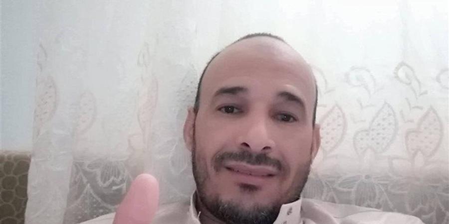 انتشال جثمان عامل بعد انهيار الرمال عليه أثناء حفر بيارة صرف صحي بالمنيا - المدينة برس
