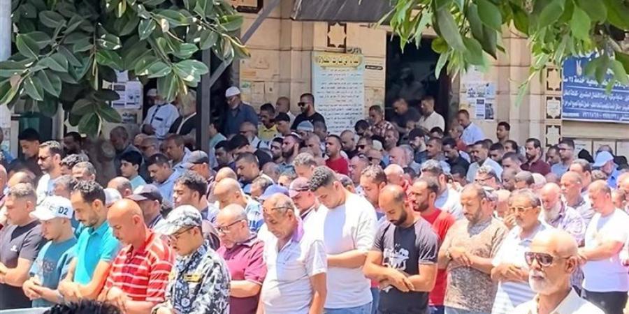تشييع جثمان شاب قتل على يد جاره بالإسكندرية - المدينة برس