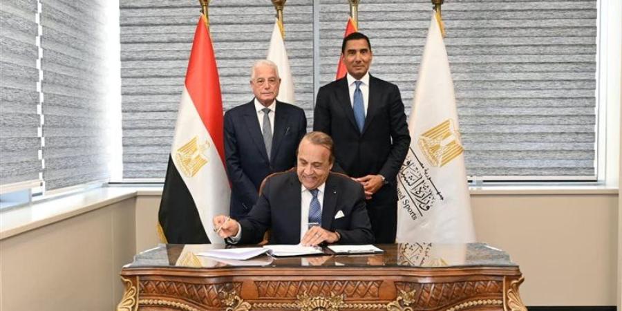 وزير الشباب والرياضة يشهد توقيع عقد استضافة مصر لبطولة كأس العالم للدارتس 2027 - المدينة برس