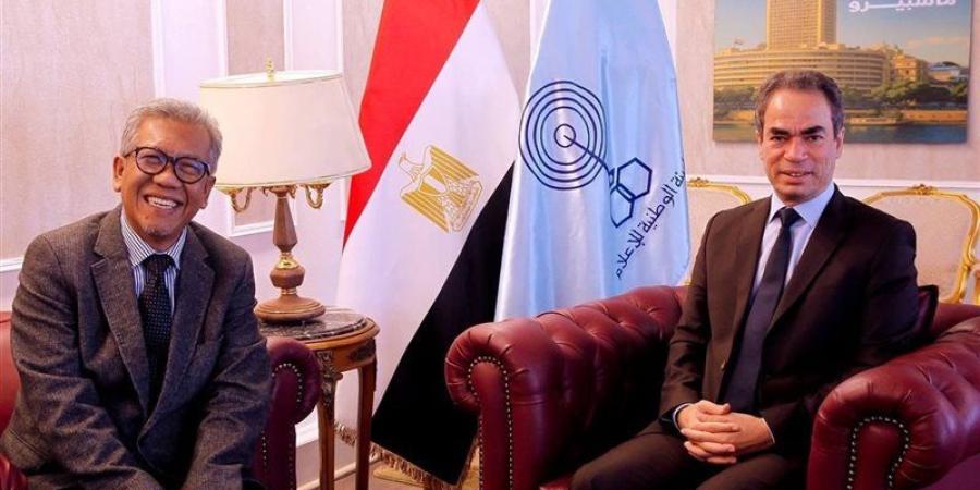 المسلماني يهدي سفير أندونيسيا أغاني أم كلثوم وكتاب ماسبيرو "إسلام بلا أحزاب" - المدينة برس