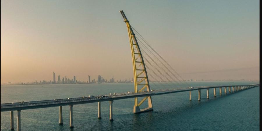 فرق الإطفاء و الإنقاذ البحري تعاملت مع محاولة إنتحار من أعلى جسر الشيخ جابر - بوابة المدينة برس