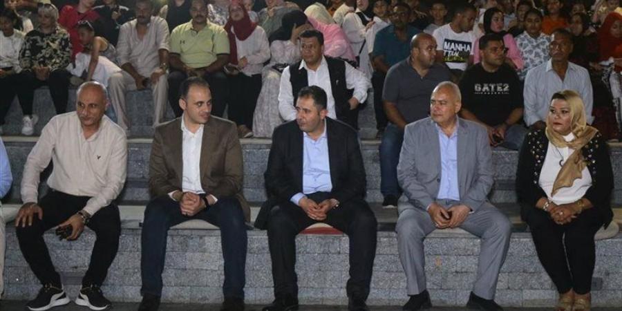 محافظ دمياط يشهد عروض فرقة الأنفوشي في مهرجان شاطئ الفن برأس البر (صور) - المدينة برس