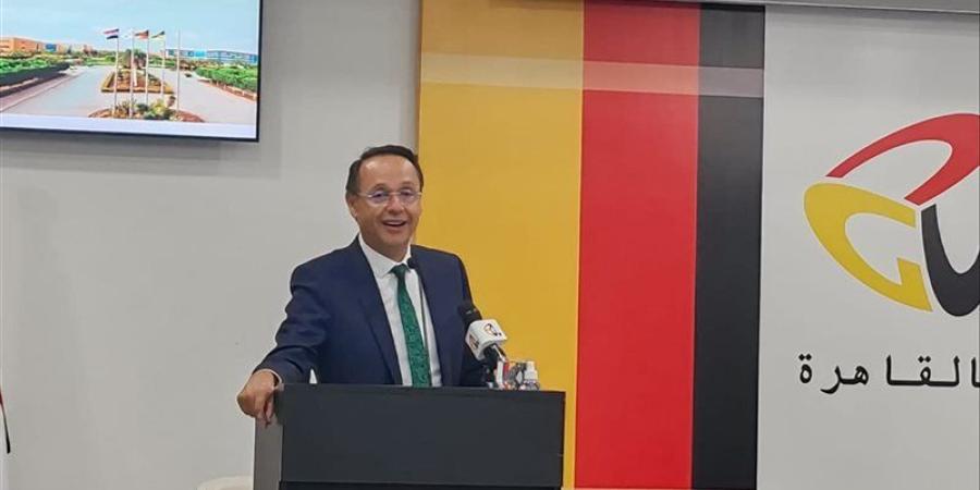 رئيس مجلس أمناء الجامعتين الألمانية بالقاهرة والدولية يكرّم أوائل الثانوية العامة بمنح دراسية كاملة - المدينة برس