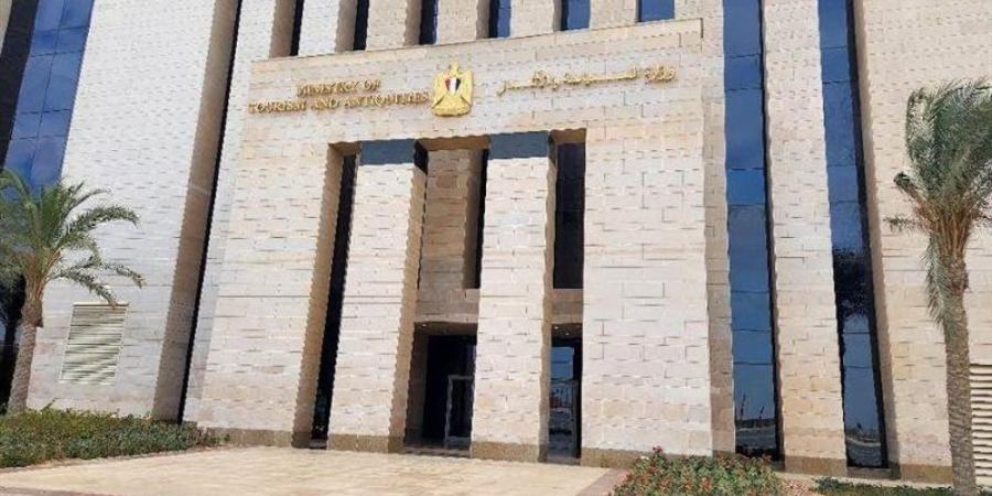 يخضع لإجراءات تنظيمية، السياحة توضح حقيقة فيديو إدخال العلم المصري بمنطقة آثار سقارة - المدينة برس