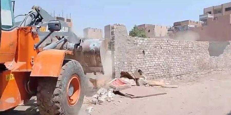 الجيزة: إخلاء وغلق وإزالة مخازن الفرز والخردة بشارعي الإخلاص وعادل إمام في الطالبية - المدينة برس