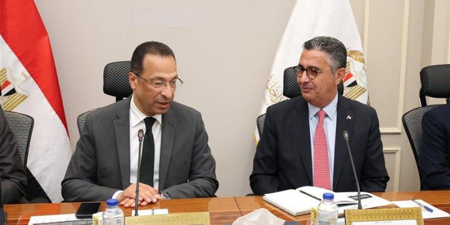 بعد اجتماع بين وزيري التموين والاتصالات، تفاصيل منظومة كارت الخدمات الحكومية الموحد - المدينة برس