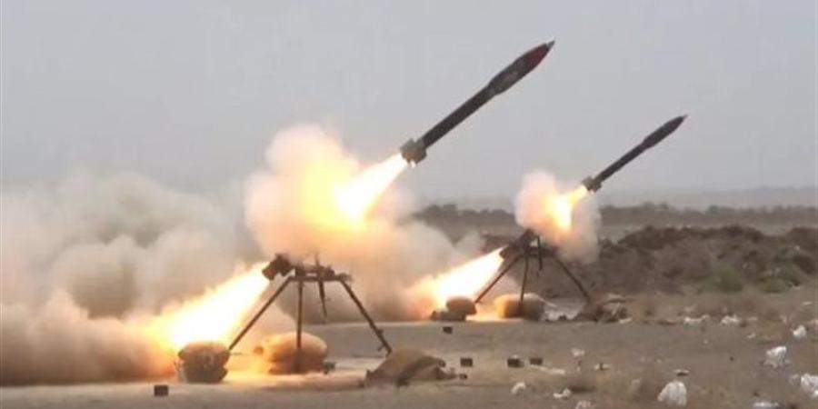 7 قتلى و30 مصابًا في هجوم حوثي بالصواريخ والمسيرات على ميناء المخا - المدينة برس