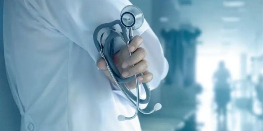 تورم وجهها لأكثر من شهرين، القبض على طبيب تجميل أجرى عملية لسيدة بالنزهة - المدينة برس