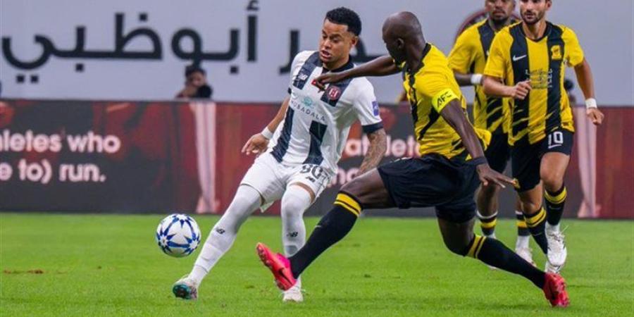 الاتحاد يتقدم على الجزيرة 2-0 في الشوط الأول بملحق دوري أبطال آسيا - المدينة برس