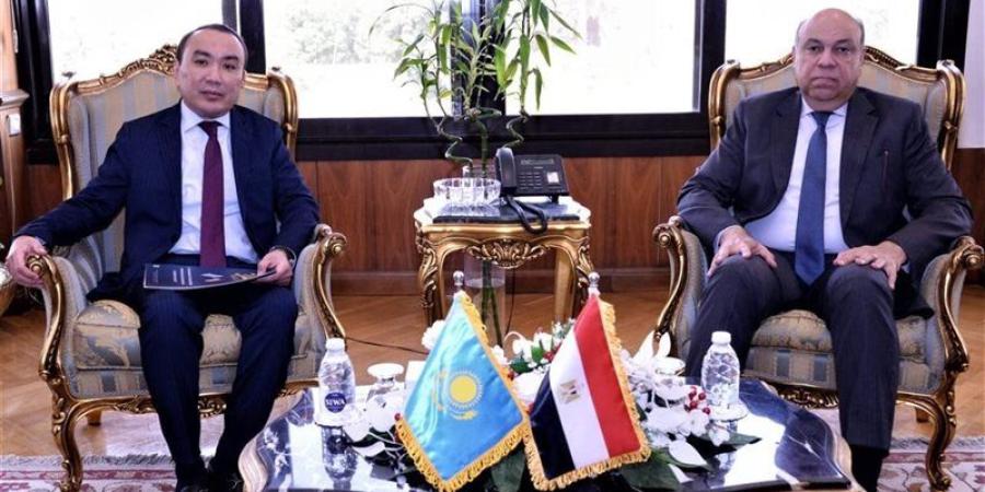 وزير الطيران يبحث مع سفير كازاخستان تعزيز الربط الجوي وتنشيط الحركة السياحية بين البلدين - المدينة برس