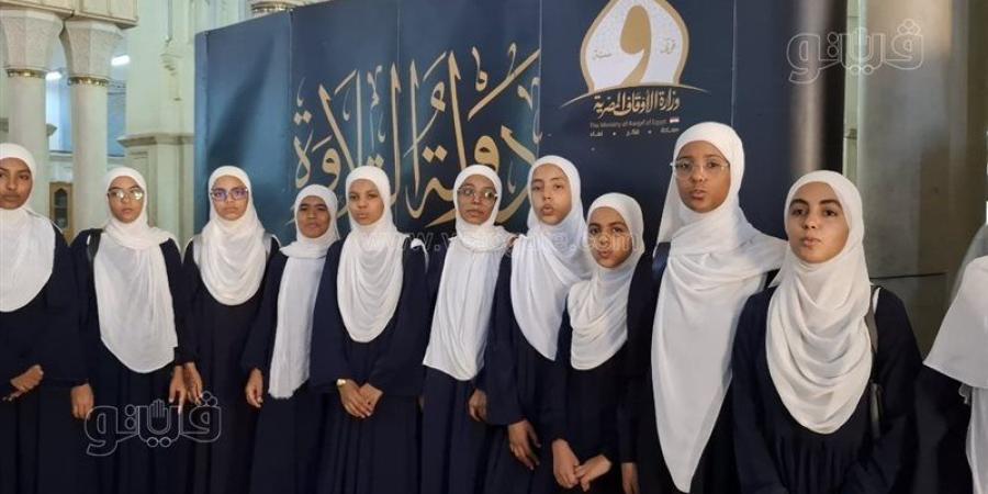 طالبات وطلاب دار "اقرأ" بالقرنة في حضرة القنائي لمتابعة "دولة التلاوة" (فيديو) - المدينة برس