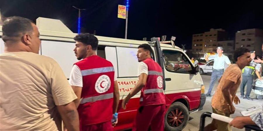 الهلال الأحمر يساند أسر ضحايا حادث الإسماعيلية والتعامل مع حالات الإغماء أثناء تشييع الجثامين (صور) - المدينة برس